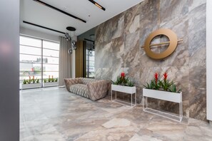 Télévision à écran plat