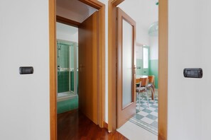 Dusj, hårføner og bidé