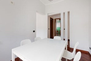 Dining - GuestHost - Sondrio M3 - Spacious apartment with balcony! (Milano)
