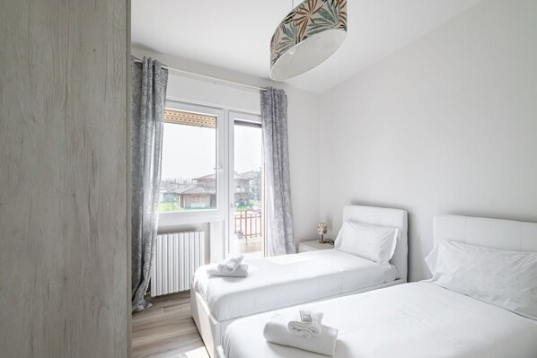 2 habitaciones, tabla de planchar con plancha, wifi y ropa de cama 