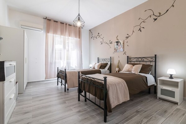 2 bedrooms, in-room safe, iron/ironing board, travel crib