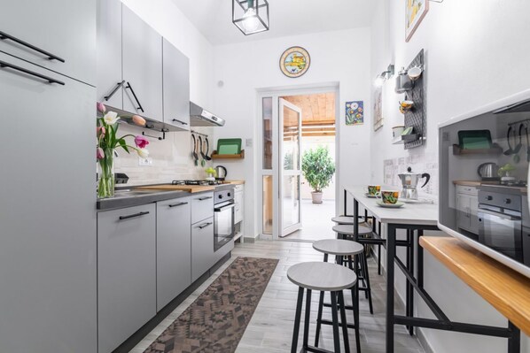 Fridge, microwave, oven, stovetop