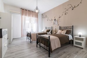 2 bedrooms, in-room safe, iron/ironing board, travel cot - Palermo Charming Flat with Terraces x6 (Palermo)