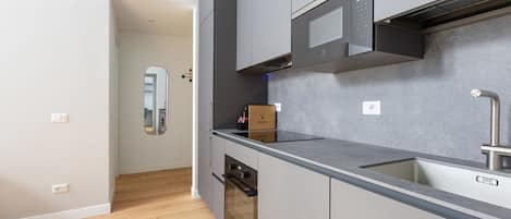 Refrigerador, microondas, horno y parrilla de estufa