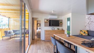 2 bedrooms, in-room safe, travel cot, free WiFi
