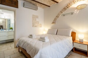 1 slaapkamer, een strijkplank/strijkijzer, wifi, beddengoed