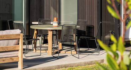 Stackbrae Lodge: A modern lake and alpine retreat of style and comfort.