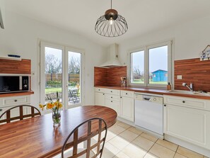 Kühlschrank, Mikrowelle, Ofen, Geschirrspüler