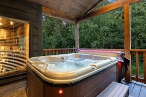 Outdoor spa tub