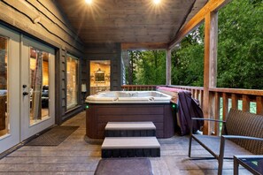 Bañera de hidromasaje al aire libre