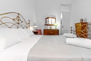 2 soverom, strykejern/-brett, reiseseng for barn og wi-fi