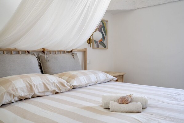 2 chambres, fer et planche à repasser, Wi-Fi, draps fournis