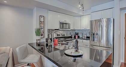 Yonge and Finch/Free Parking and Wifi