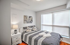 2 bedrooms, iron/ironing board, WiFi, bed sheets - Yonge and Finch/Free Parking and Wifi (Toronto)