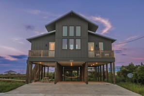 Exterior - 4BR Fall Beach Retreat! Private Heated Pool! Steps to beach! Dogs Welcome! (Gulf Shores)