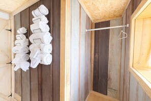 Interior - 2 Bed Boutique Suite at The Goat Pen - Gizzard South Room (Tracy City)