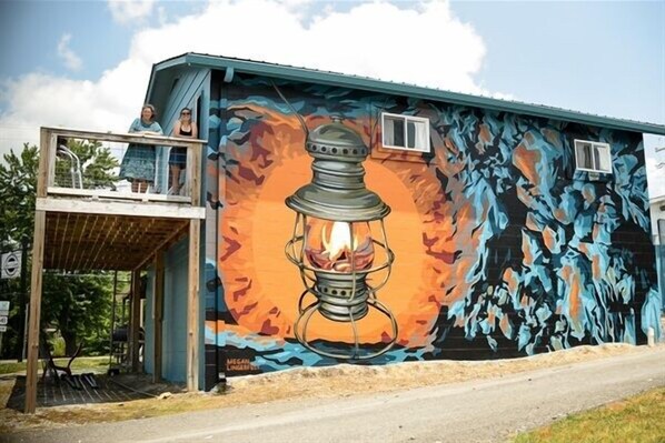 Exterior - 2 Bed Boutique Suite at The Goat Pen - Gizzard South Room (Tracy City)