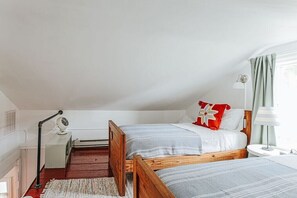 2 bedrooms, iron/ironing board, WiFi (free), bed sheets