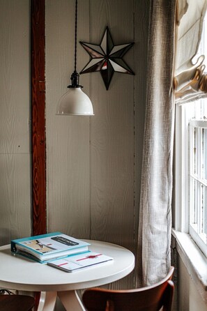 Interior - Little Yellow House: Walk to Downtown Staunton (Staunton)