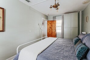 2 dormitorios, tabla de planchar con plancha, wifi gratis y ropa de cama
