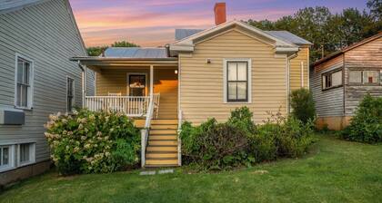 Little Yellow House: Walk to Downtown Staunton