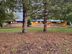 Exterior - Midcentury beauty with modern updates, gorgeous views (Grafton)