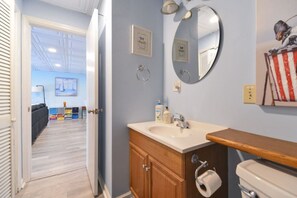 Hair dryer, towels - Southern Breeze on Lake Norman (Sherrills Ford)