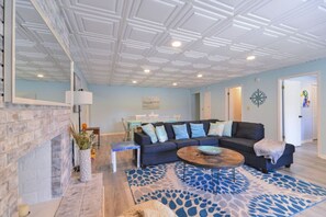 TV, fireplace, video games - Southern Breeze on Lake Norman (Sherrills Ford)