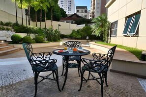 Khu ẩm thực ngoài trời