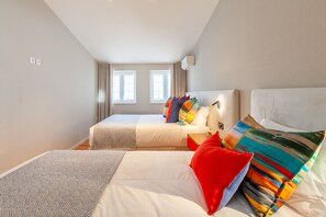 3 slaapkamers, een strijkplank/strijkijzer, gratis wifi, beddengoed