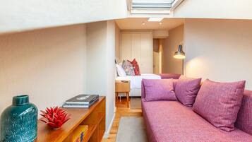 2 Schlafzimmer, Schreibtisch, Bügeleisen/Bügelbrett, Reisekinderbett