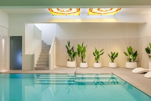 Innenpool, beheizter Pool