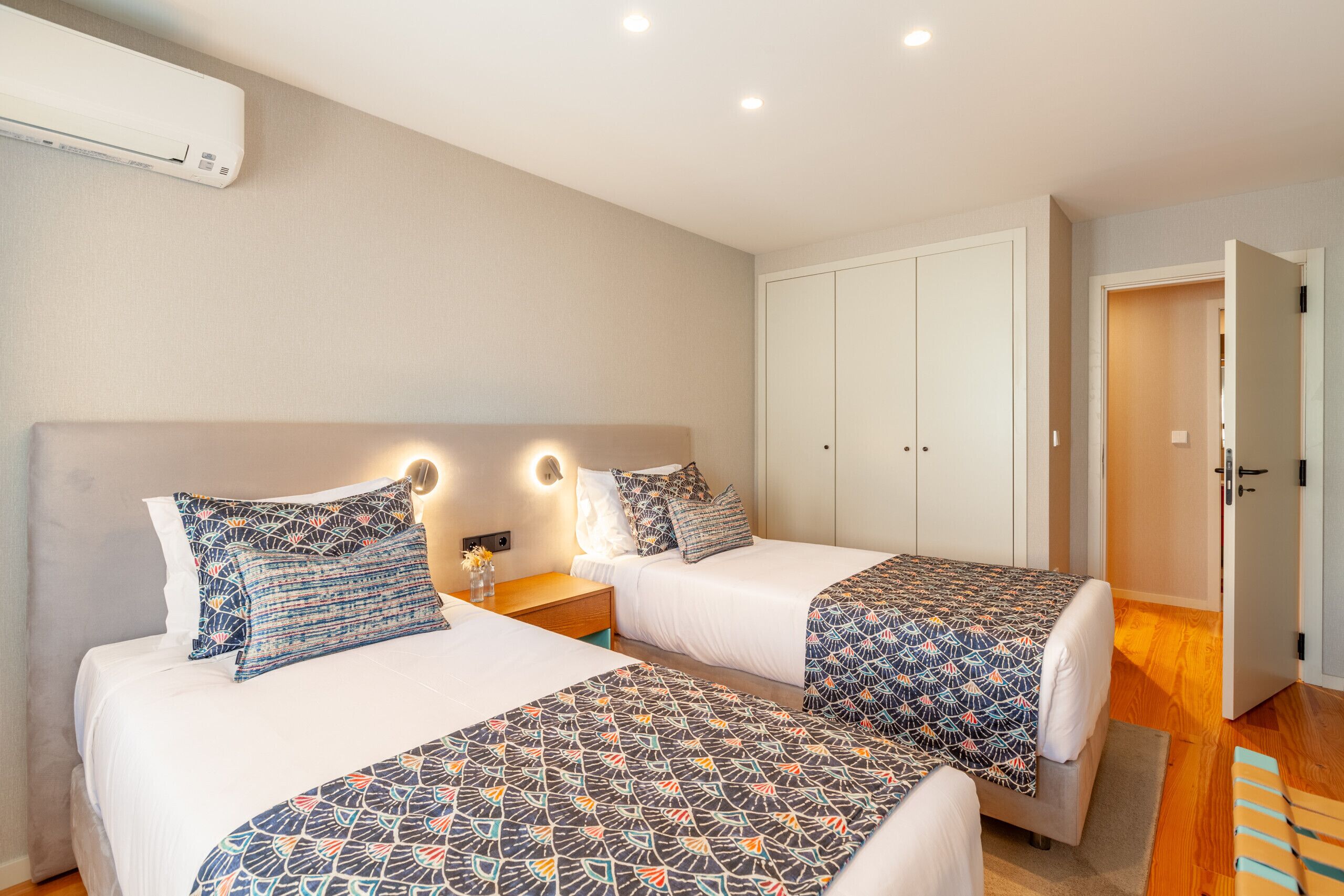 1 Schlafzimmer, Schreibtisch, Bügeleisen/Bügelbrett, Reisekinderbett