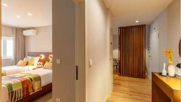 1 camera, una scrivania, ferro/asse da stiro, culla da viaggio