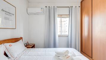 Iron/ironing board, free WiFi, bed sheets