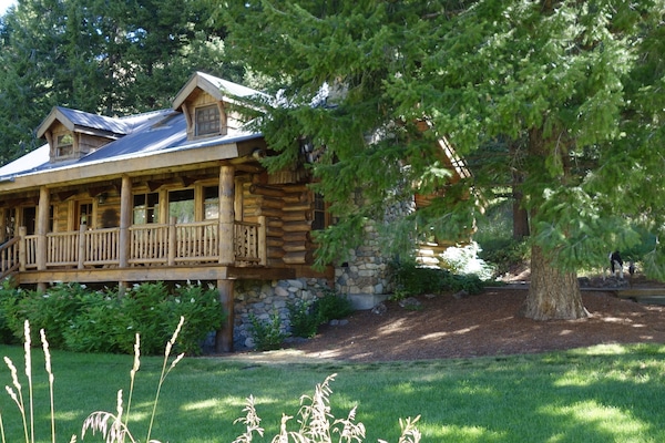Front and side of the house coming up the driveway