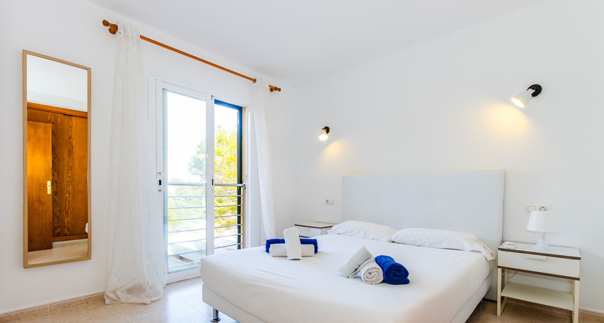 3 chambres, fer et planche à repasser, Wi-Fi gratuit, draps fournis