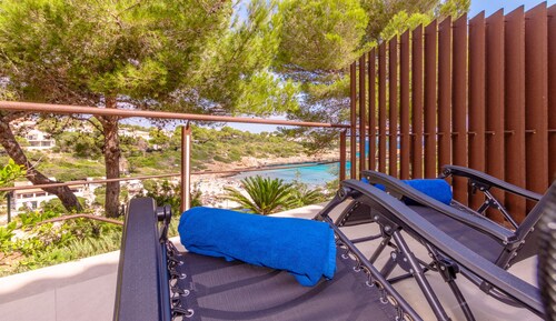 Cala Mendia Beach House 2 es with direct access to the beach and sea views