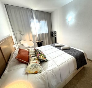 2 bedrooms, iron/ironing board, WiFi, bed sheets - Beach Ontario Salou, climatizado, piscina y PK. (SALOU)