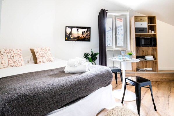 Fer et planche à repasser, Wi-Fi gratuit, draps fournis