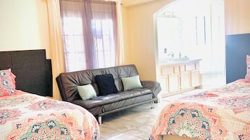 4 bedrooms, iron/ironing board, free WiFi, bed sheets