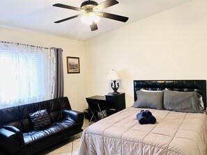 4 slaapkamers, een strijkplank/strijkijzer, gratis wifi, beddengoed