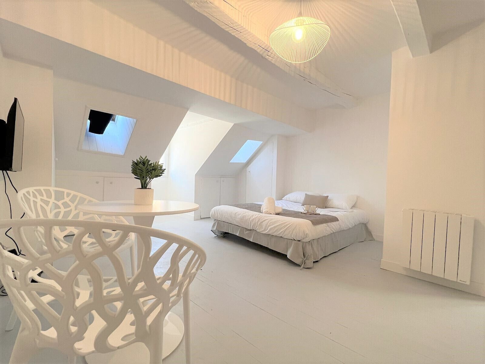 Iron/ironing board, free WiFi, bed sheets