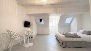 Iron/ironing board, free WiFi, bed sheets