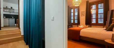 Een strijkplank/strijkijzer, gratis wifi, beddengoed