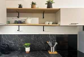 冷蔵庫、電子レンジ、オーブン、食器洗い機