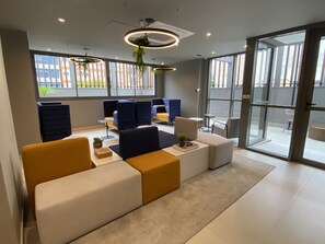 Trung tâm hành chính, văn phòng