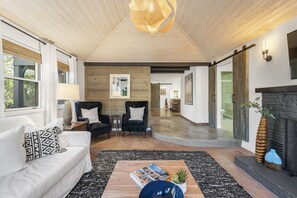 Interior - Uptown, multi-home retreat w/Hot Tub and Fire pit (Sedona)