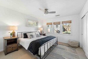 5 Schlafzimmer, Schreibtisch, Bügeleisen/Bügelbrett, kostenloses WLAN
