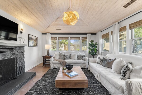 Smart TV - Uptown, multi-home retreat w/Hot Tub and Fire pit (Sedona)